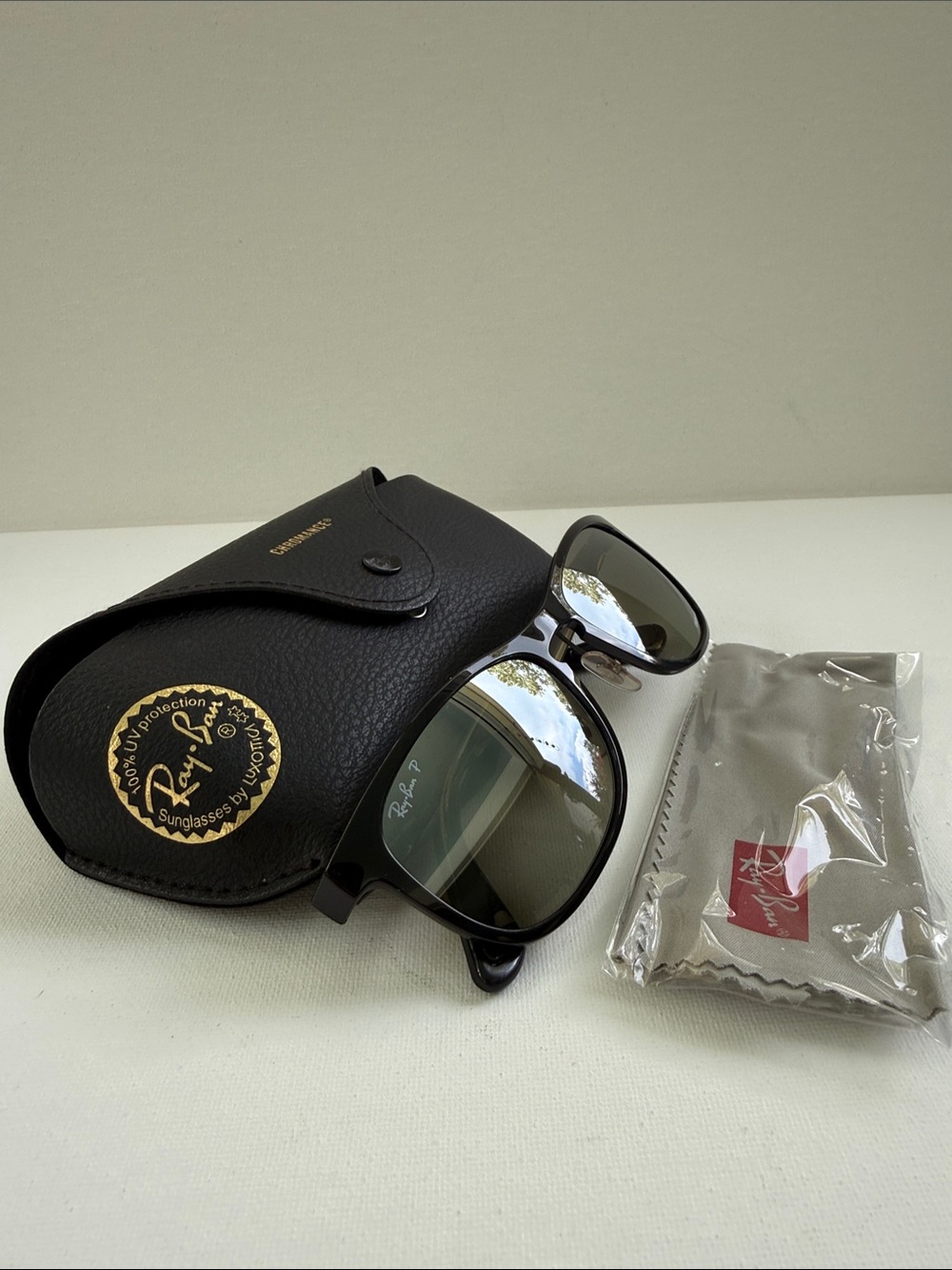 Ray-Ban Men’s Black Sunglasses with Matching Black Case Never worn.
